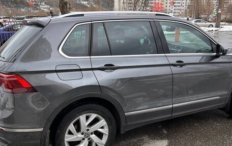 Volkswagen Tiguan II, 2021 год, 3 300 000 рублей, 2 фотография