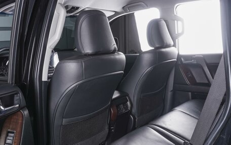 Toyota Land Cruiser Prado 150 рестайлинг 2, 2015 год, 3 949 000 рублей, 11 фотография