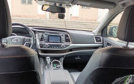 Toyota Highlander III, 2014 год, 2 600 000 рублей, 7 фотография