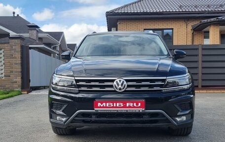 Volkswagen Tiguan II, 2017 год, 2 250 000 рублей, 2 фотография