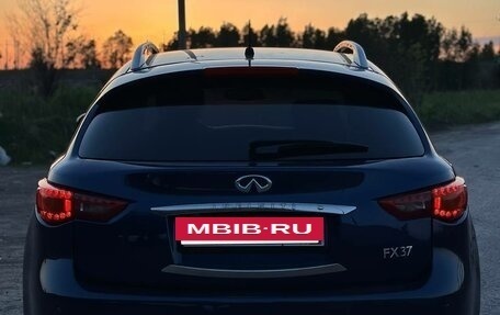 Infiniti FX II, 2012 год, 2 200 000 рублей, 13 фотография