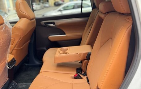 Toyota Highlander, 2025 год, 6 850 000 рублей, 4 фотография