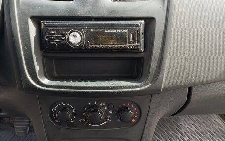 Renault Logan II, 2017 год, 390 000 рублей, 1 фотография