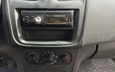 Renault Logan II, 2017 год, 390 000 рублей, 1 фотография
