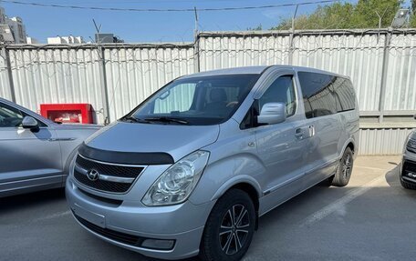 Hyundai Grand Starex Grand Starex I рестайлинг 2, 2010 год, 1 350 000 рублей, 1 фотография