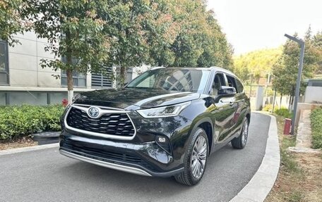 Toyota Highlander, 2022 год, 3 180 100 рублей, 2 фотография