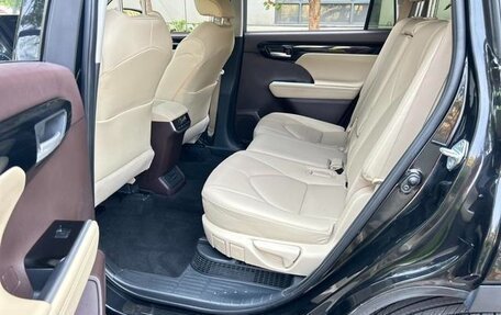 Toyota Highlander, 2022 год, 3 180 100 рублей, 13 фотография