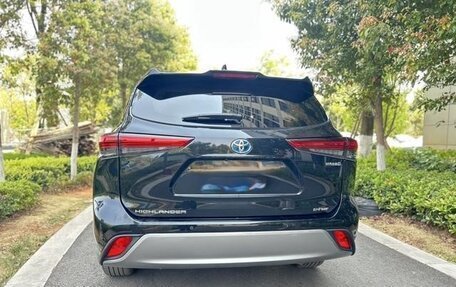 Toyota Highlander, 2022 год, 3 180 100 рублей, 7 фотография