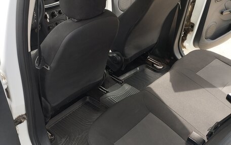 Renault Logan II, 2017 год, 390 000 рублей, 6 фотография