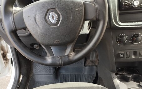 Renault Logan II, 2017 год, 390 000 рублей, 4 фотография
