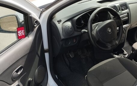 Renault Logan II, 2017 год, 390 000 рублей, 10 фотография
