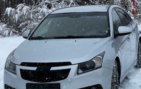Chevrolet Cruze II, 2010 год, 899 000 рублей, 3 фотография