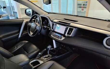 Toyota RAV4, 2018 год, 2 399 000 рублей, 5 фотография