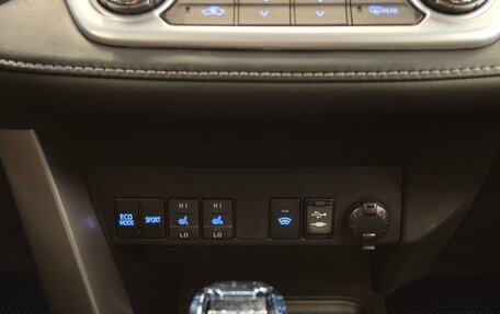 Toyota RAV4, 2018 год, 2 399 000 рублей, 10 фотография