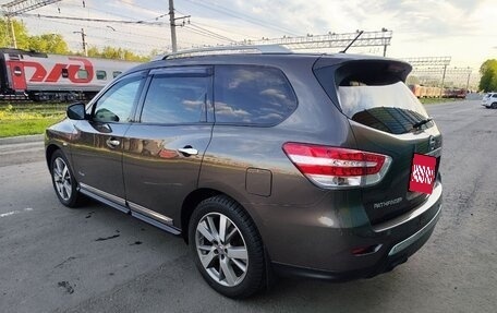 Nissan Pathfinder, 2014 год, 1 950 000 рублей, 3 фотография