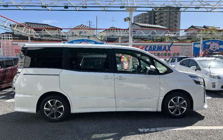 Toyota Voxy III, 2021 год, 1 790 000 рублей, 5 фотография