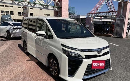 Toyota Voxy III, 2021 год, 1 790 000 рублей, 3 фотография