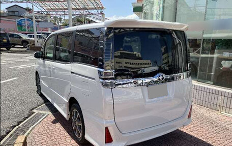 Toyota Voxy III, 2021 год, 1 790 000 рублей, 9 фотография