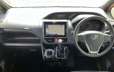 Toyota Voxy III, 2021 год, 1 790 000 рублей, 11 фотография