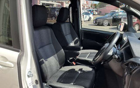 Toyota Voxy III, 2021 год, 1 790 000 рублей, 13 фотография