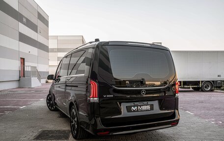 Mercedes-Benz V-Класс, 2024 год, 31 490 000 рублей, 2 фотография