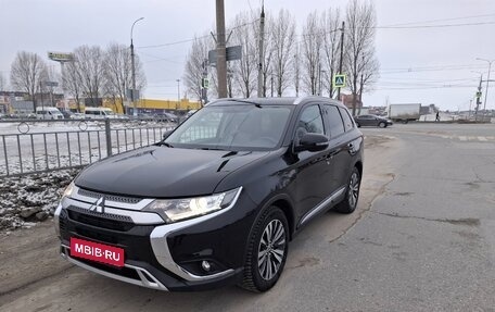 Mitsubishi Outlander III рестайлинг 3, 2019 год, 2 780 000 рублей, 1 фотография