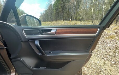 Volkswagen Touareg III, 2011 год, 1 750 000 рублей, 8 фотография