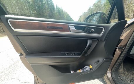 Volkswagen Touareg III, 2011 год, 1 750 000 рублей, 11 фотография