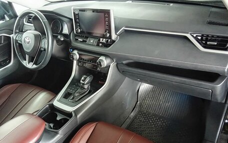 Toyota RAV4, 2021 год, 4 150 000 рублей, 10 фотография