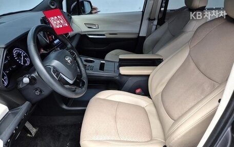 Toyota Sienna, 2022 год, 3 520 005 рублей, 9 фотография