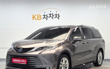 Toyota Sienna, 2022 год, 3 520 005 рублей, 2 фотография