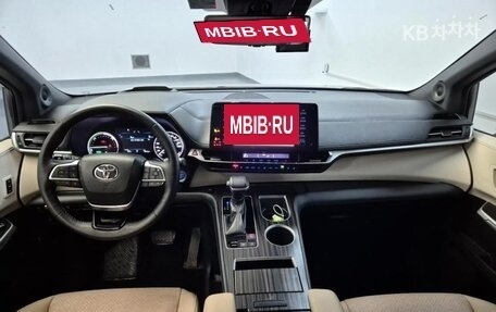 Toyota Sienna, 2022 год, 3 520 005 рублей, 5 фотография