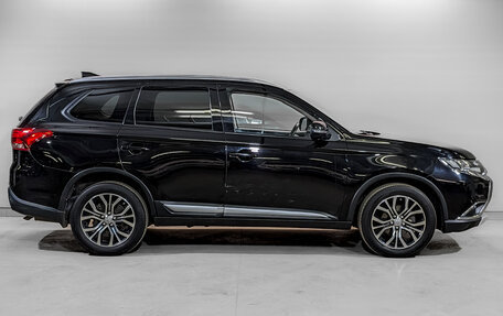 Mitsubishi Outlander III рестайлинг 3, 2017 год, 2 150 000 рублей, 4 фотография