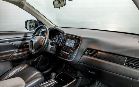 Mitsubishi Outlander III рестайлинг 3, 2017 год, 2 150 000 рублей, 11 фотография