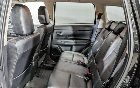 Mitsubishi Outlander III рестайлинг 3, 2017 год, 2 150 000 рублей, 12 фотография