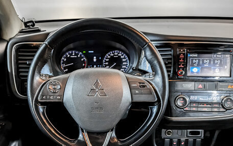 Mitsubishi Outlander III рестайлинг 3, 2017 год, 2 150 000 рублей, 22 фотография