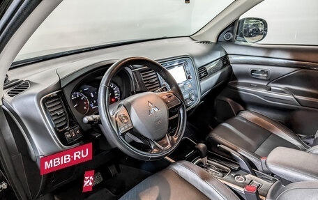 Mitsubishi Outlander III рестайлинг 3, 2017 год, 2 150 000 рублей, 16 фотография