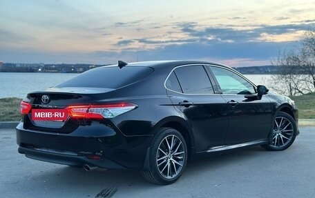 Toyota Camry, 2021 год, 3 190 000 рублей, 2 фотография