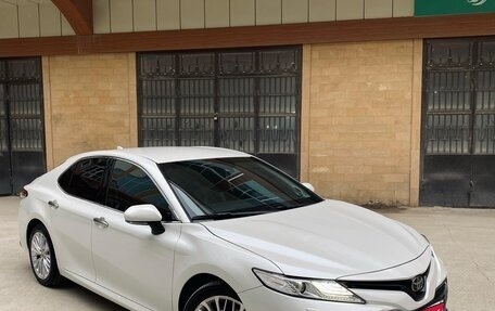 Toyota Camry, 2018 год, 2 390 000 рублей, 2 фотография