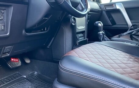 Toyota Land Cruiser Prado 150 рестайлинг 2, 2018 год, 4 500 000 рублей, 11 фотография