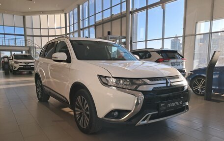 Mitsubishi Outlander III рестайлинг 3, 2019 год, 2 177 000 рублей, 3 фотография