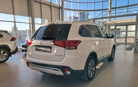 Mitsubishi Outlander III рестайлинг 3, 2019 год, 2 177 000 рублей, 6 фотография