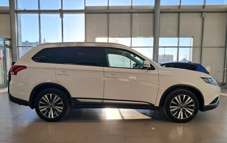 Mitsubishi Outlander III рестайлинг 3, 2019 год, 2 177 000 рублей, 5 фотография