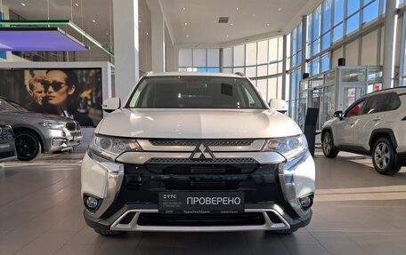 Mitsubishi Outlander III рестайлинг 3, 2019 год, 2 177 000 рублей, 2 фотография