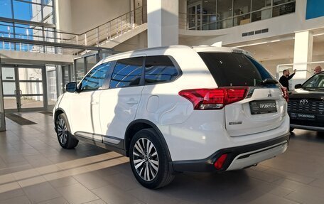 Mitsubishi Outlander III рестайлинг 3, 2019 год, 2 177 000 рублей, 8 фотография