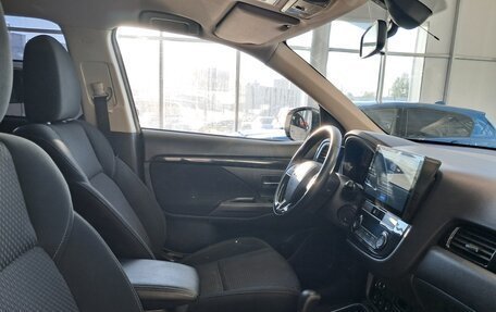 Mitsubishi Outlander III рестайлинг 3, 2019 год, 2 177 000 рублей, 13 фотография