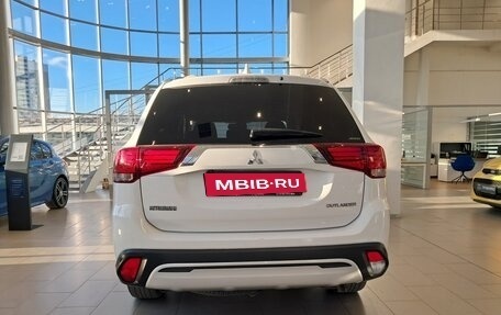 Mitsubishi Outlander III рестайлинг 3, 2019 год, 2 177 000 рублей, 7 фотография