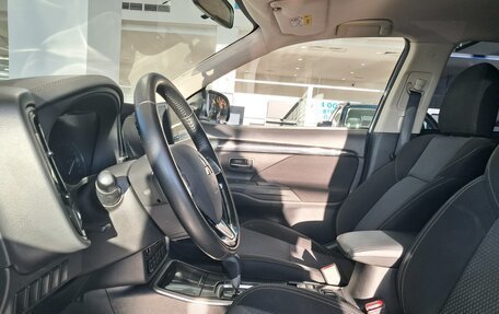 Mitsubishi Outlander III рестайлинг 3, 2019 год, 2 177 000 рублей, 20 фотография