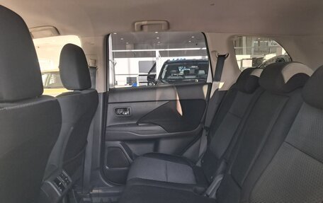 Mitsubishi Outlander III рестайлинг 3, 2019 год, 2 177 000 рублей, 15 фотография