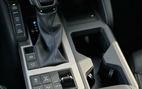 Toyota Land Cruiser Prado, 2024 год, 10 490 000 рублей, 26 фотография